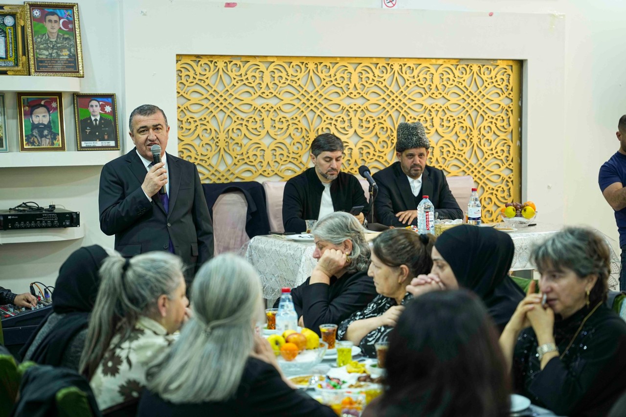 Xətaidə Aprel şəhidlərin xatirəsinə ehsan süfrəsi təşkil edilib - FOTOLAR