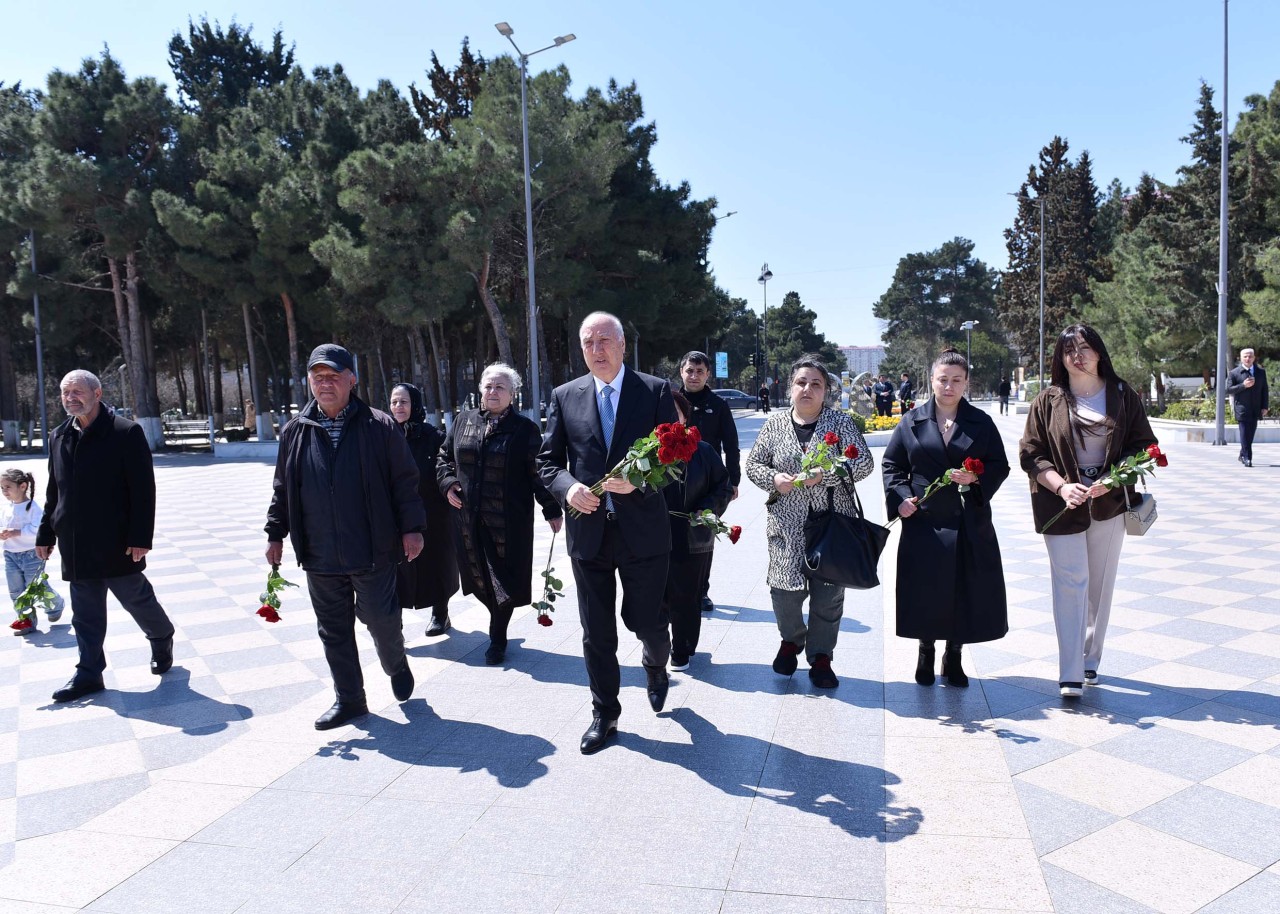 Sumqayıtda Aprel şəhidləri anılıb - FOTOLAR