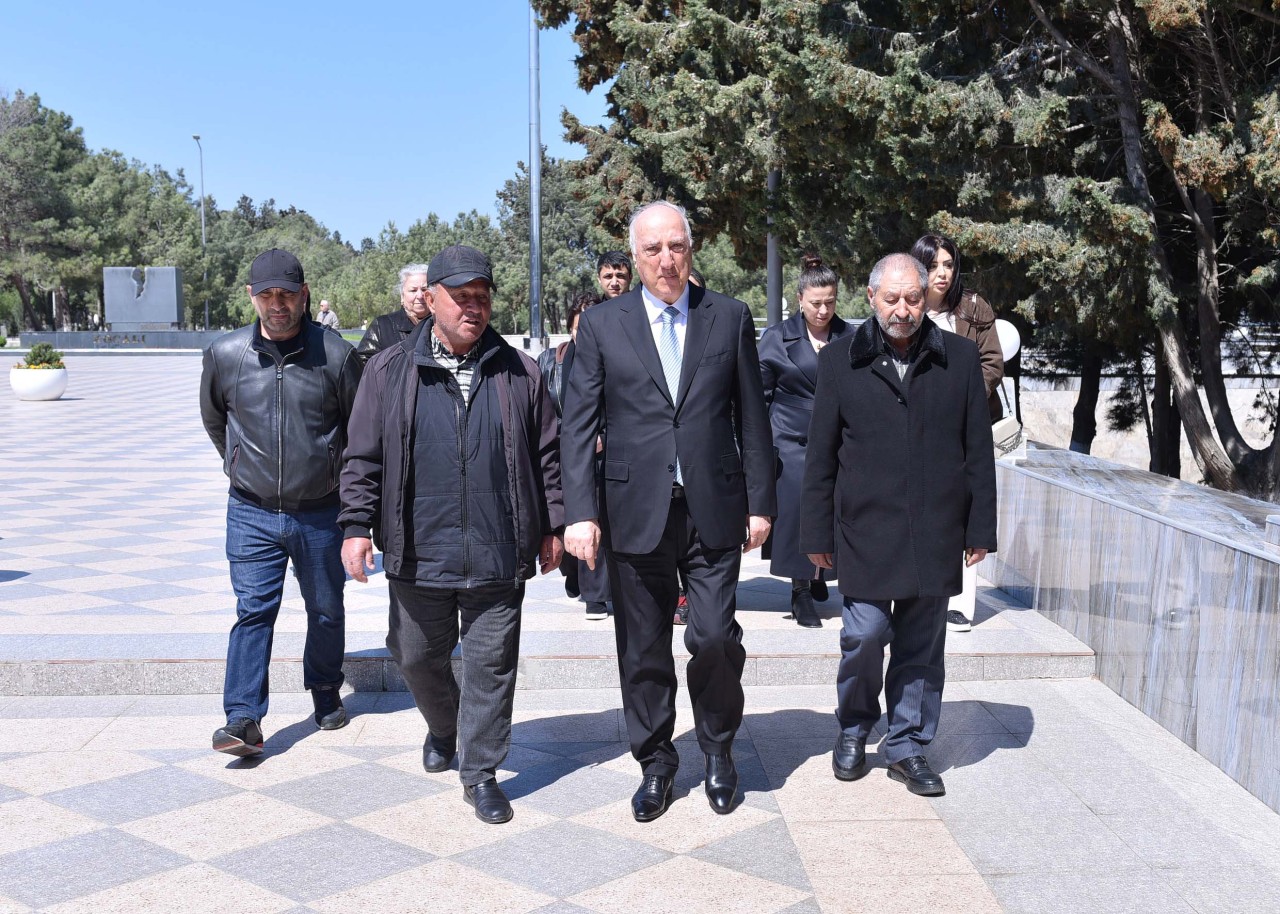 Sumqayıtda Aprel şəhidləri anılıb - FOTOLAR