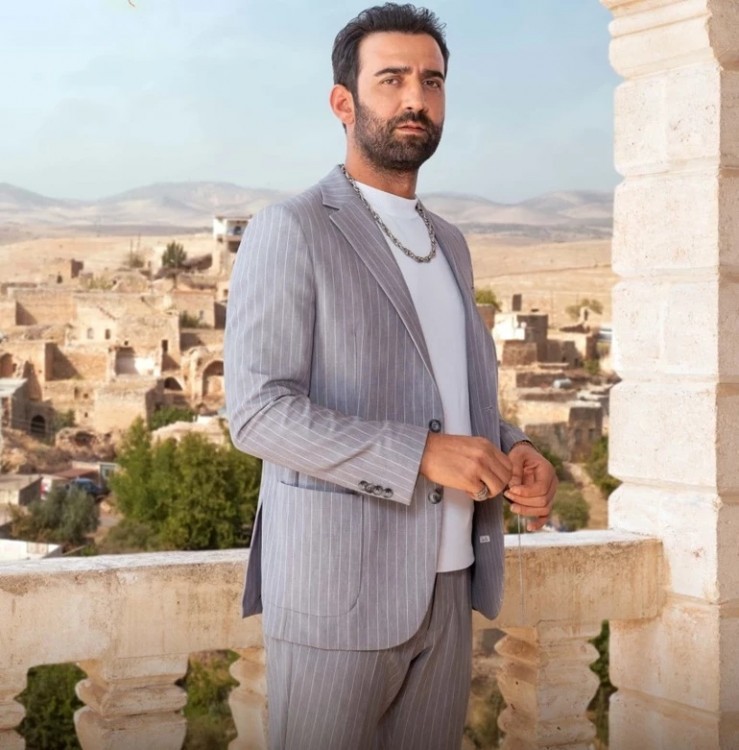 "Uzak şehir"dən gedir - FOTO