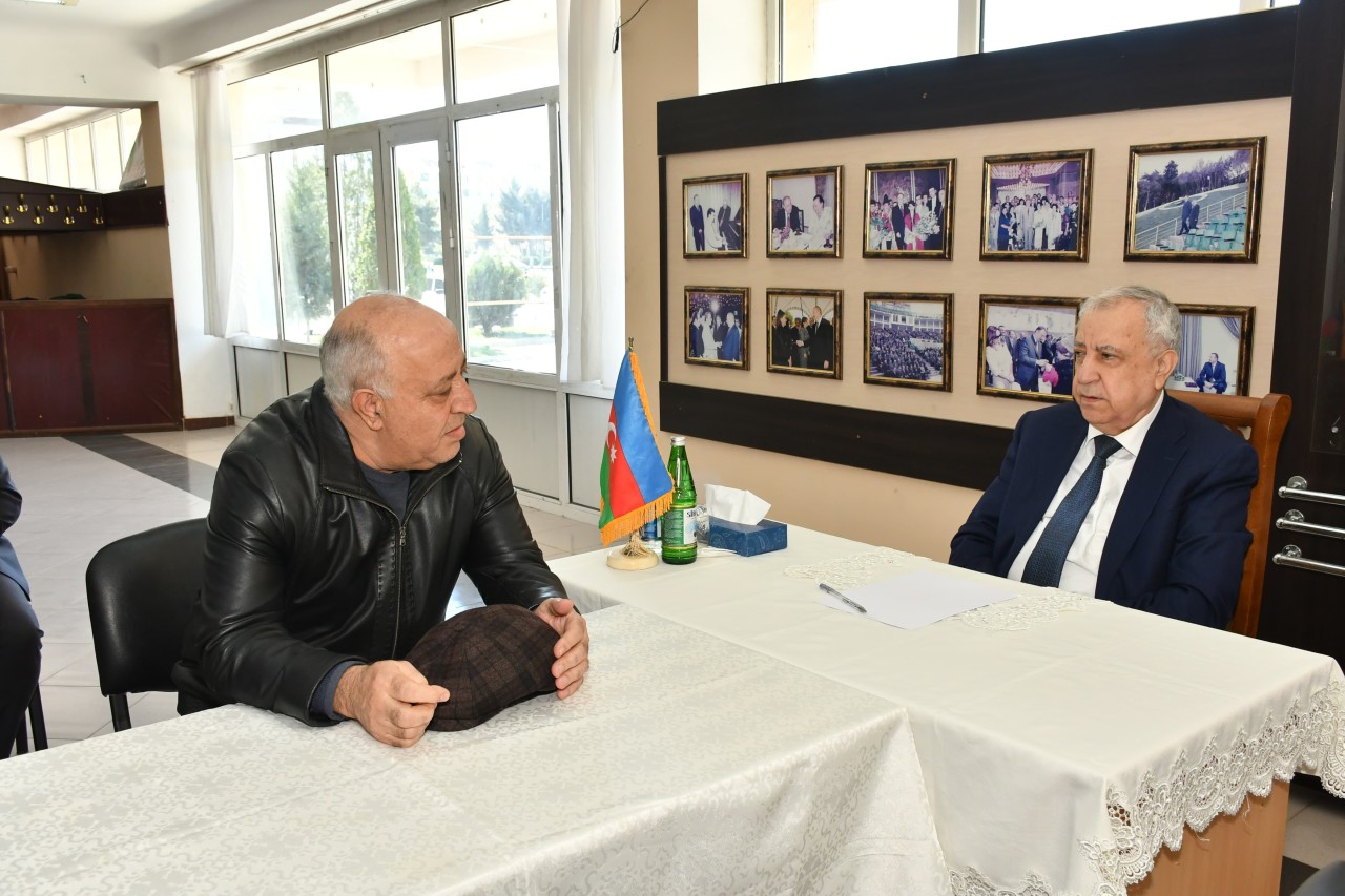 Malik İsaqov Sumqayıtda növbəti səyyar qəbul keçirdi - FOTOLAR