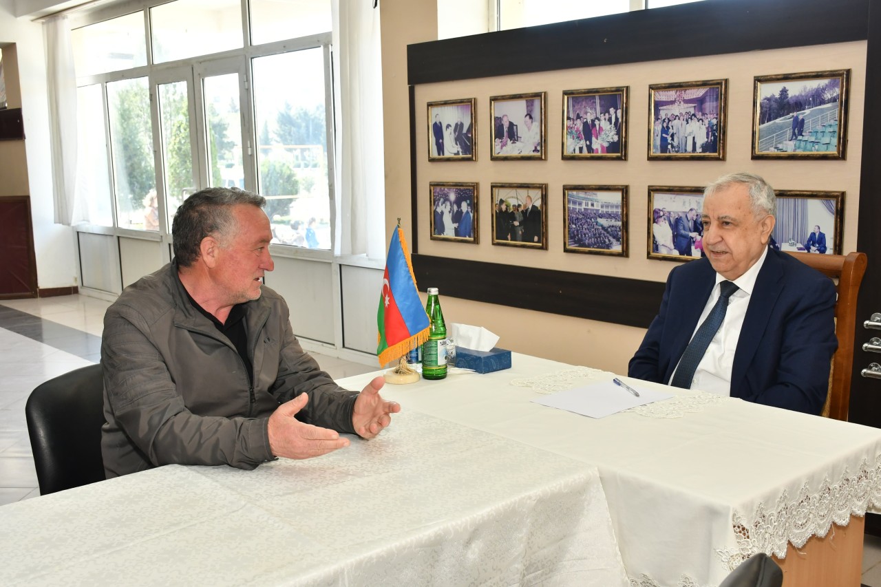Malik İsaqov Sumqayıtda növbəti səyyar qəbul keçirdi - FOTOLAR