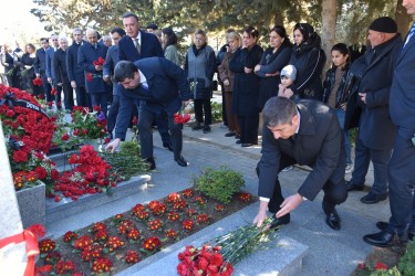 Yasamal ictimaiyyəti şəhidlərimizi yad etdi - FOTOLAR