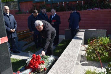 Yasamal ictimaiyyəti şəhidlərimizi yad etdi - FOTOLAR