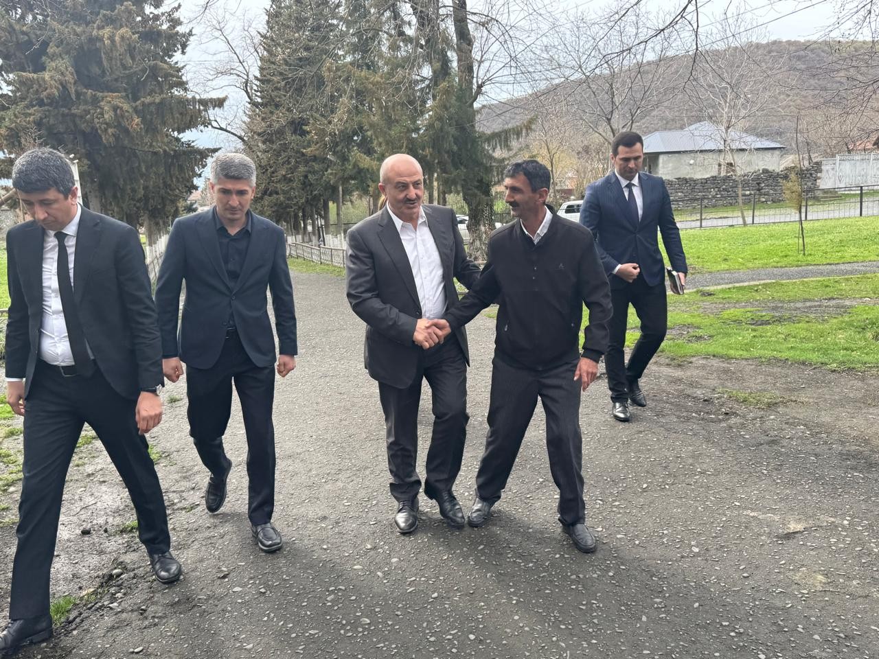 Asif Əsgərov şəhid məzarlarını ziyarət edib - FOTOLAR