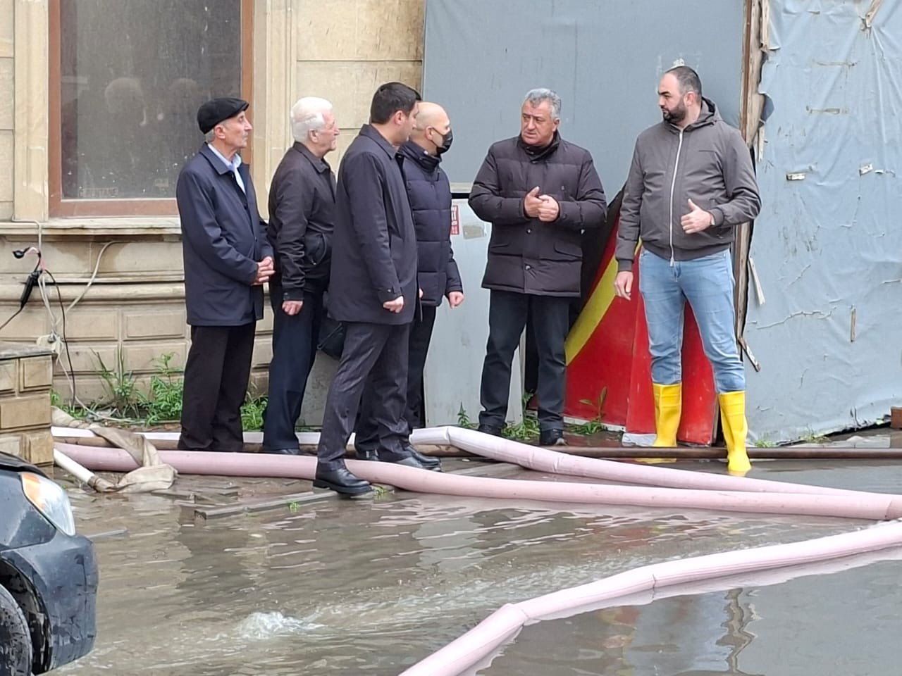 Abdin Fərzəliyev su basmış ərazilərdə sakinlərlə görüşdü - FOTOLAR