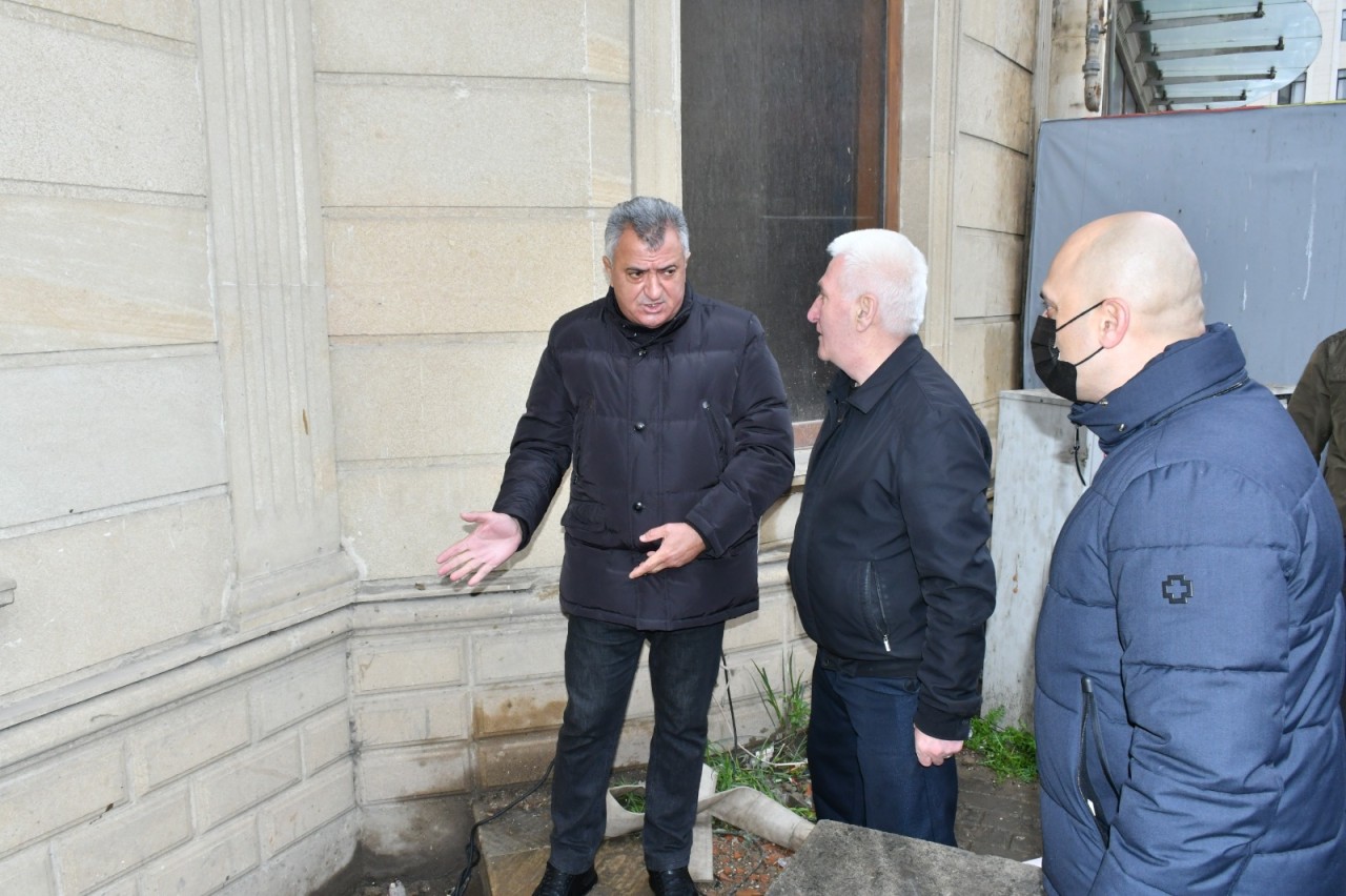 Abdin Fərzəliyev su basmış ərazilərdə sakinlərlə görüşdü - FOTOLAR