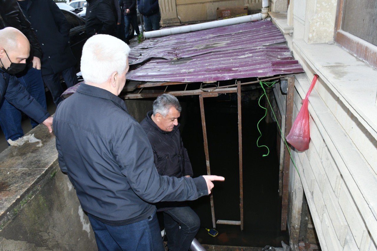 Abdin Fərzəliyev su basmış ərazilərdə sakinlərlə görüşdü - FOTOLAR