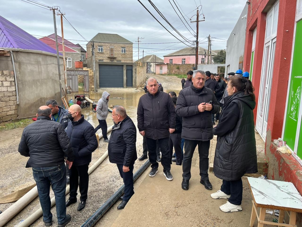 Abdin Fərzəliyev su basmış ərazilərdə sakinlərlə görüşdü - FOTOLAR