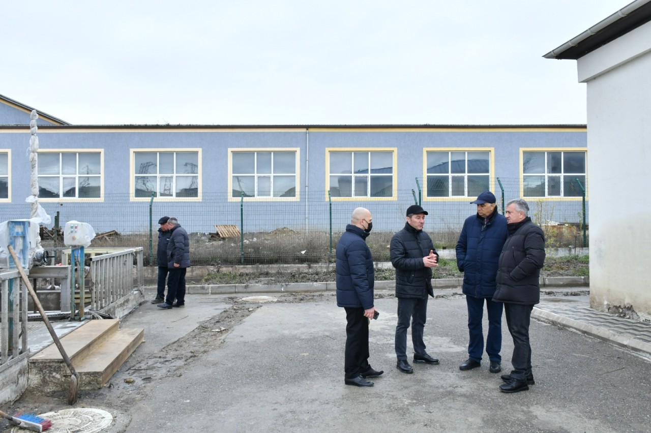 Abdin Fərzəliyev su basmış ərazilərdə sakinlərlə görüşdü - FOTOLAR