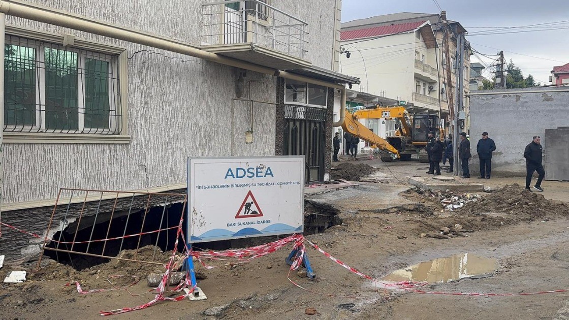 Keşlədə kollektorun üzərində tikilmiş ev sökülür - VİDEO