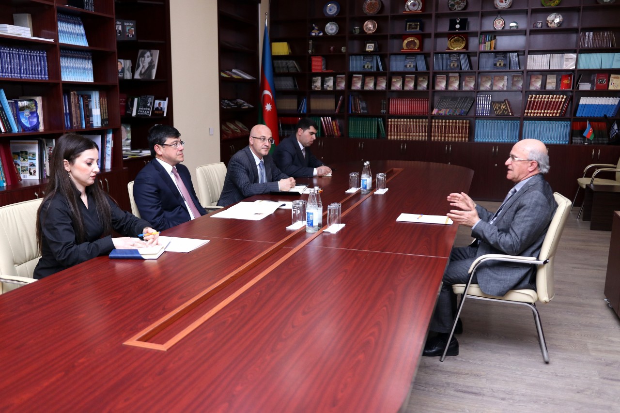 Fuad Muradov Mübariz Qarayevlə görüşdü - VİDEO