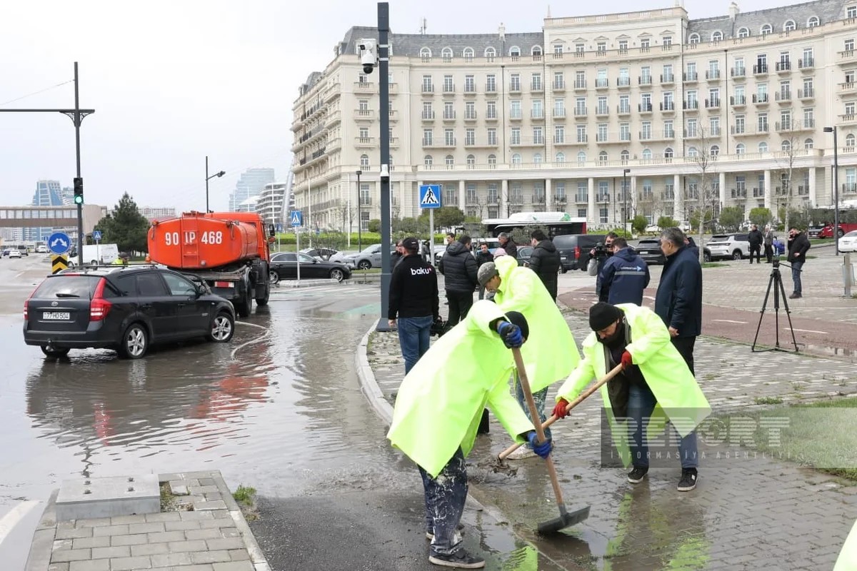 Xətai RİH başçısı yağışın fəsad törətdiyi ərazilərə baxış keçirib - FOTOLAR