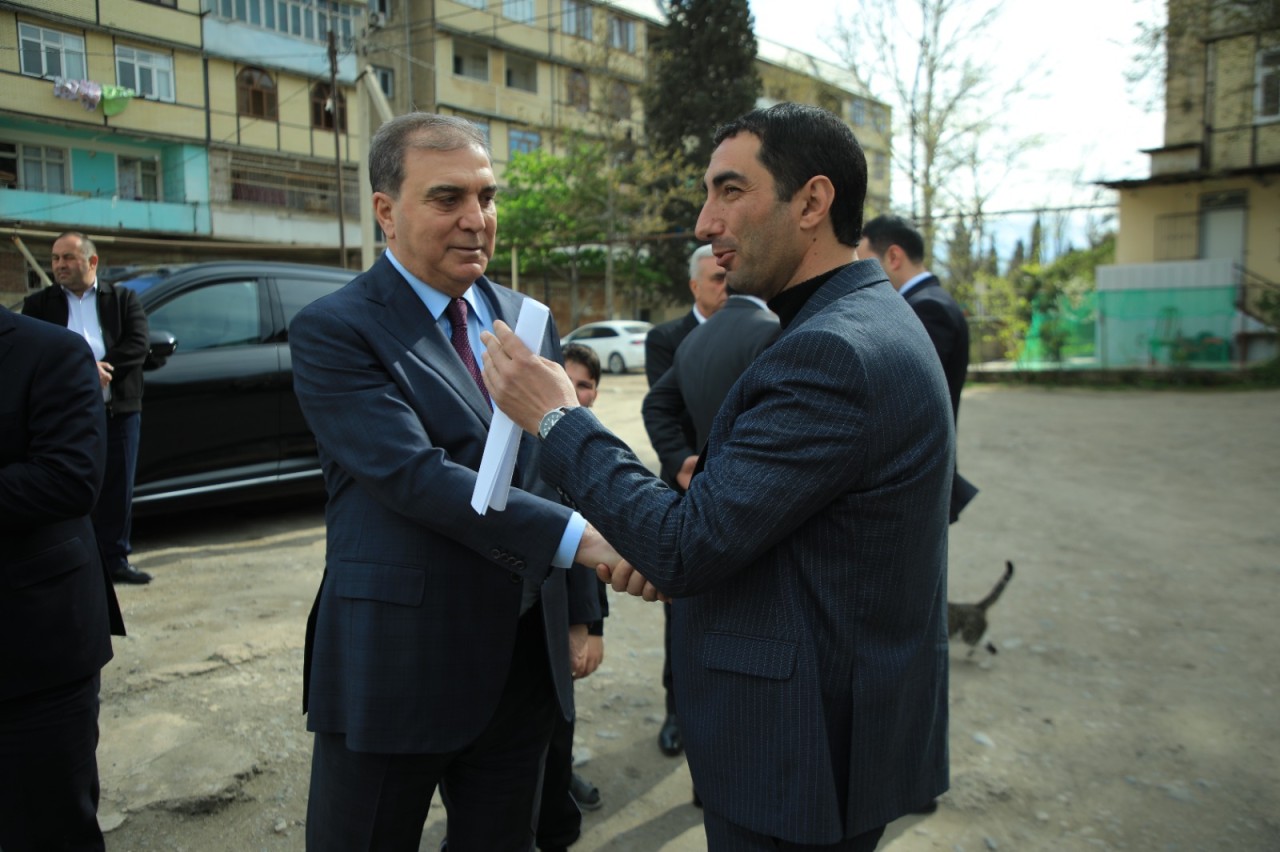 Niyazi Bayramov zərər görmüş binalara baxış keçirdi - FOTOLAR