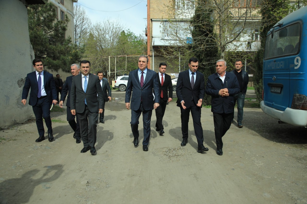 Niyazi Bayramov zərər görmüş binalara baxış keçirdi - FOTOLAR