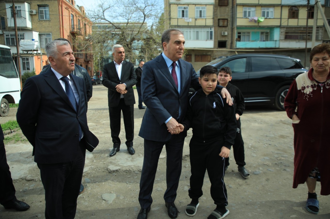 Niyazi Bayramov zərər görmüş binalara baxış keçirdi - FOTOLAR