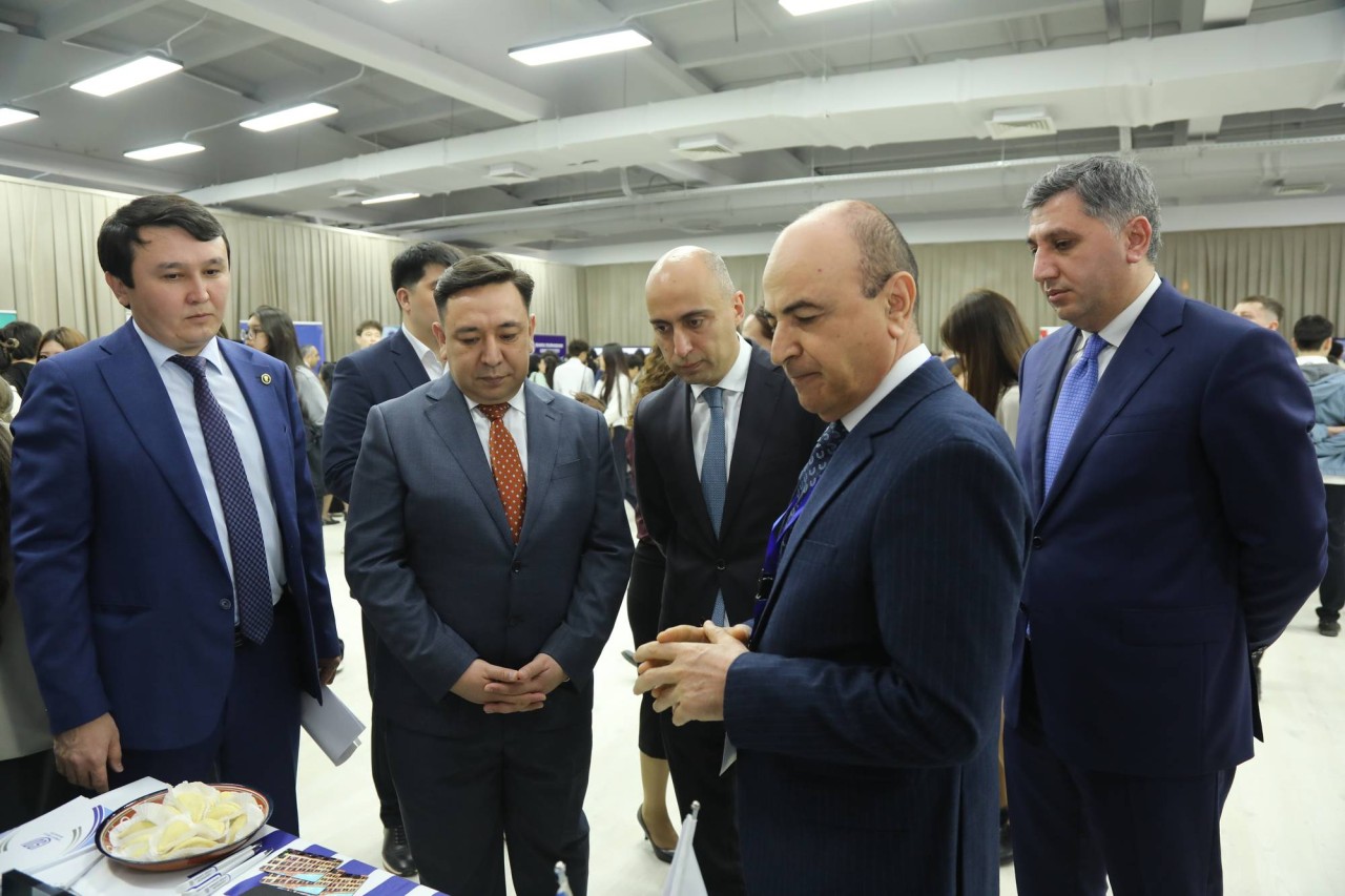 Emin Əmrullayev Qazaxıstanda “Study in Azerbaijan” sərgisi ilə tanış oldu - FOTOLAR