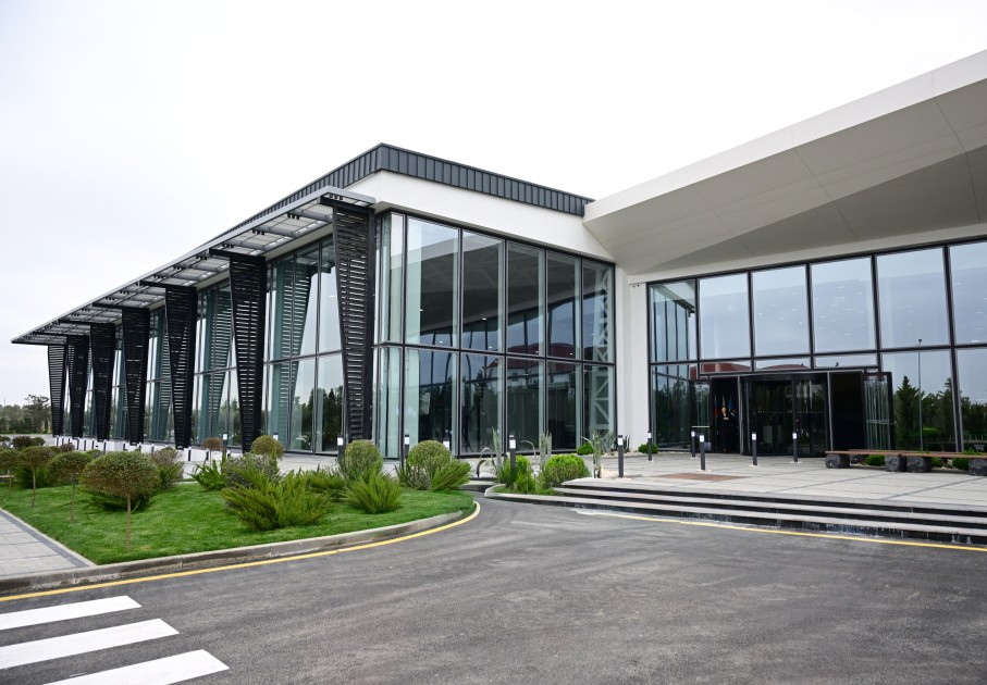 Yeni açılışı olan Beynəlxalq Təlim Mərkəzindən - FOTOLAR