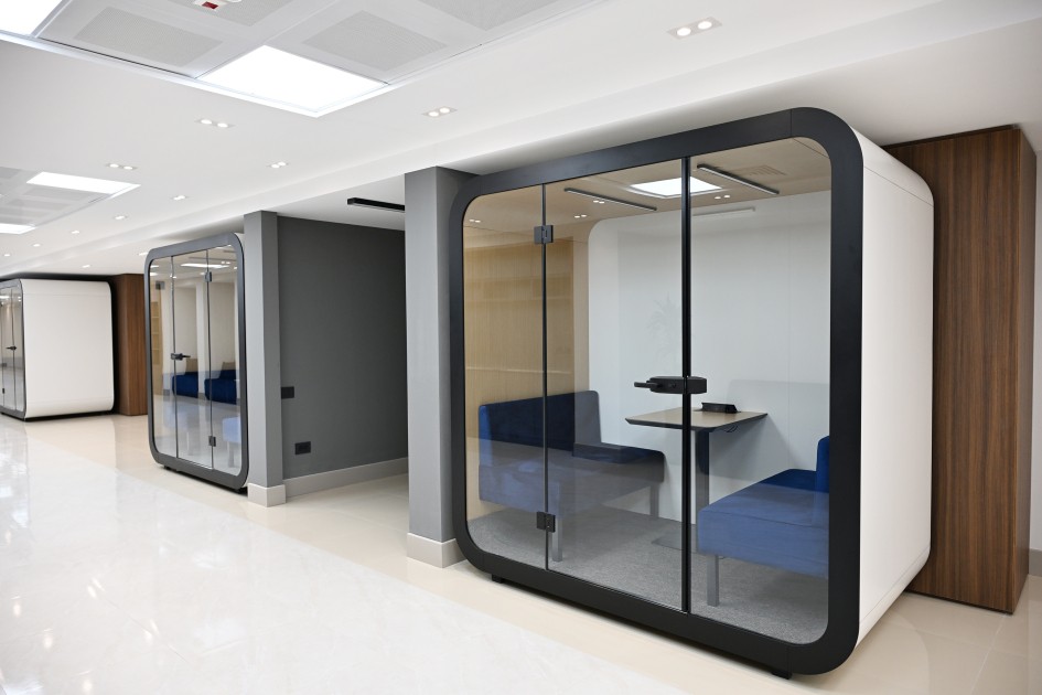 Yeni açılışı olan Beynəlxalq Təlim Mərkəzindən - FOTOLAR