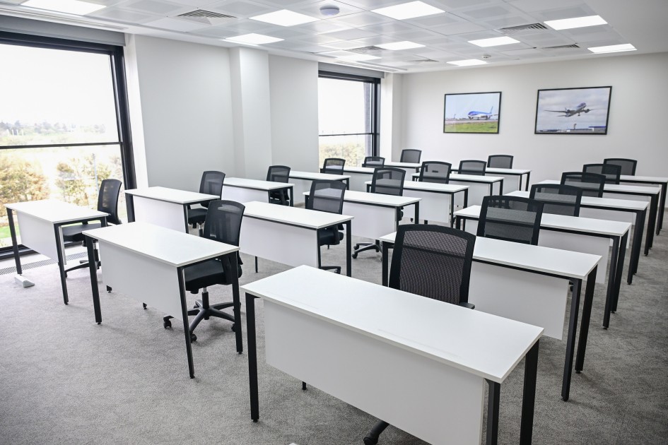 Yeni açılışı olan Beynəlxalq Təlim Mərkəzindən - FOTOLAR