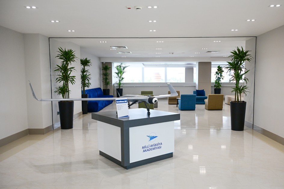 Yeni açılışı olan Beynəlxalq Təlim Mərkəzindən - FOTOLAR