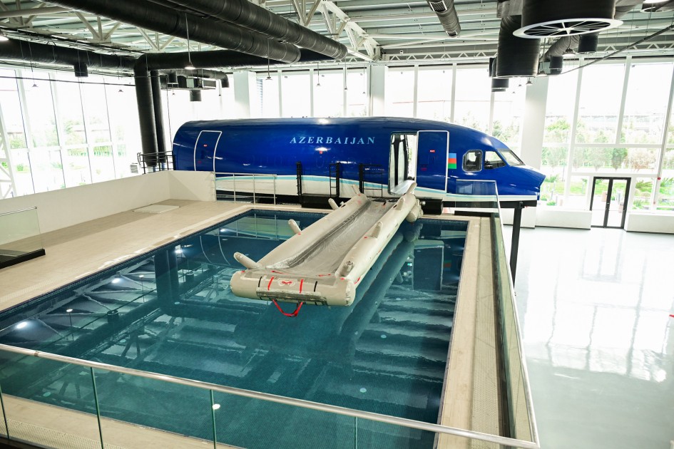 Yeni açılışı olan Beynəlxalq Təlim Mərkəzindən - FOTOLAR