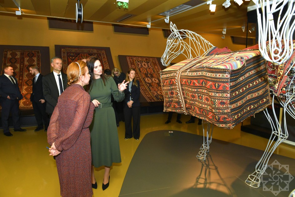 Litvanın Baş naziri Milli Xalça Muzeyində - FOTOLAR