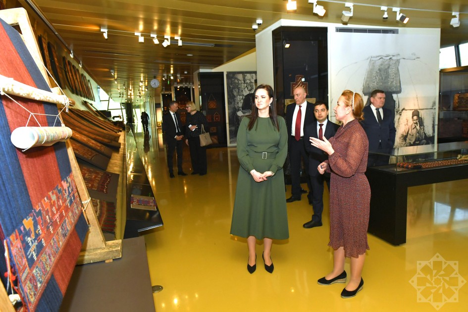 Litvanın Baş naziri Milli Xalça Muzeyində - FOTOLAR