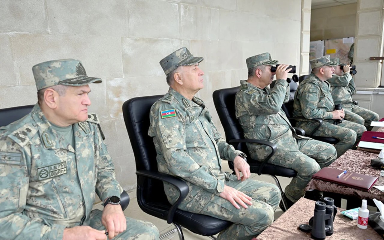 Zakir Həsənov döyüş atışlı taktiki təlimin gedişatını yoxladı- FOTOLAR