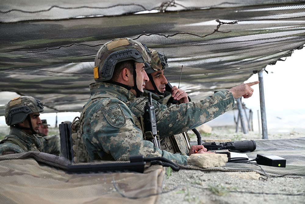 Zakir Həsənov döyüş atışlı taktiki təlimin gedişatını yoxladı - FOTOLAR