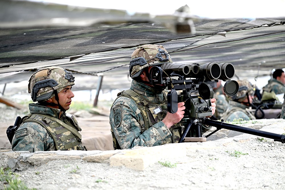 Zakir Həsənov döyüş atışlı taktiki təlimin gedişatını yoxladı - FOTOLAR