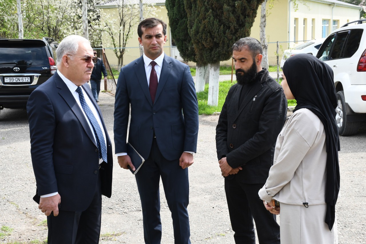 Vaqif Həsənov Bənövşələr qəsəbəsində səyyar qəbul keçirdi - FOTOLAR