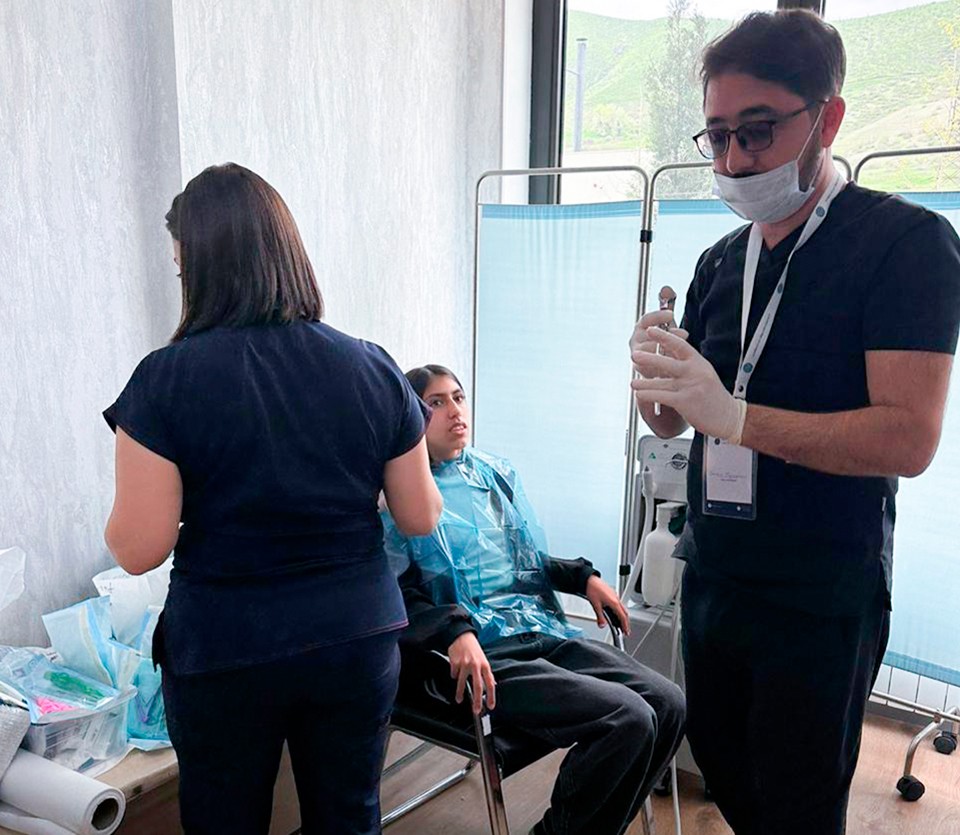 Səhiyyə Nazirliyi “Böyük Qayıdış” çərçivəsində ilk dəfə portativ stomatoloji qurğu tətbiq etdi - FOTOLAR