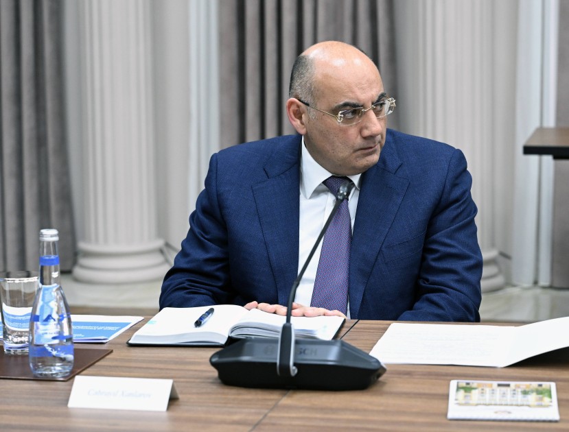 Baş nazir məmurlara tapşırıqlar verdi - FOTOLAR