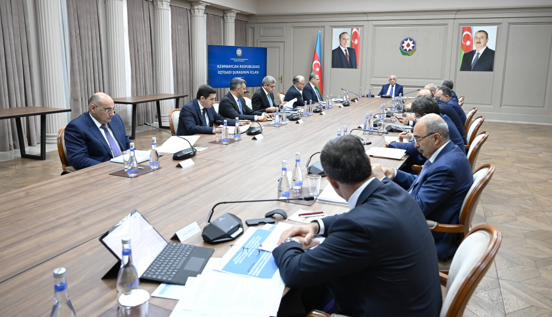 Baş nazir məmurlara tapşırıqlar verdi - FOTOLAR