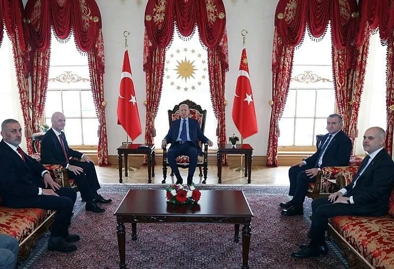 İnfantino Ərdoğana dünya kubokunu verdi - FOTO