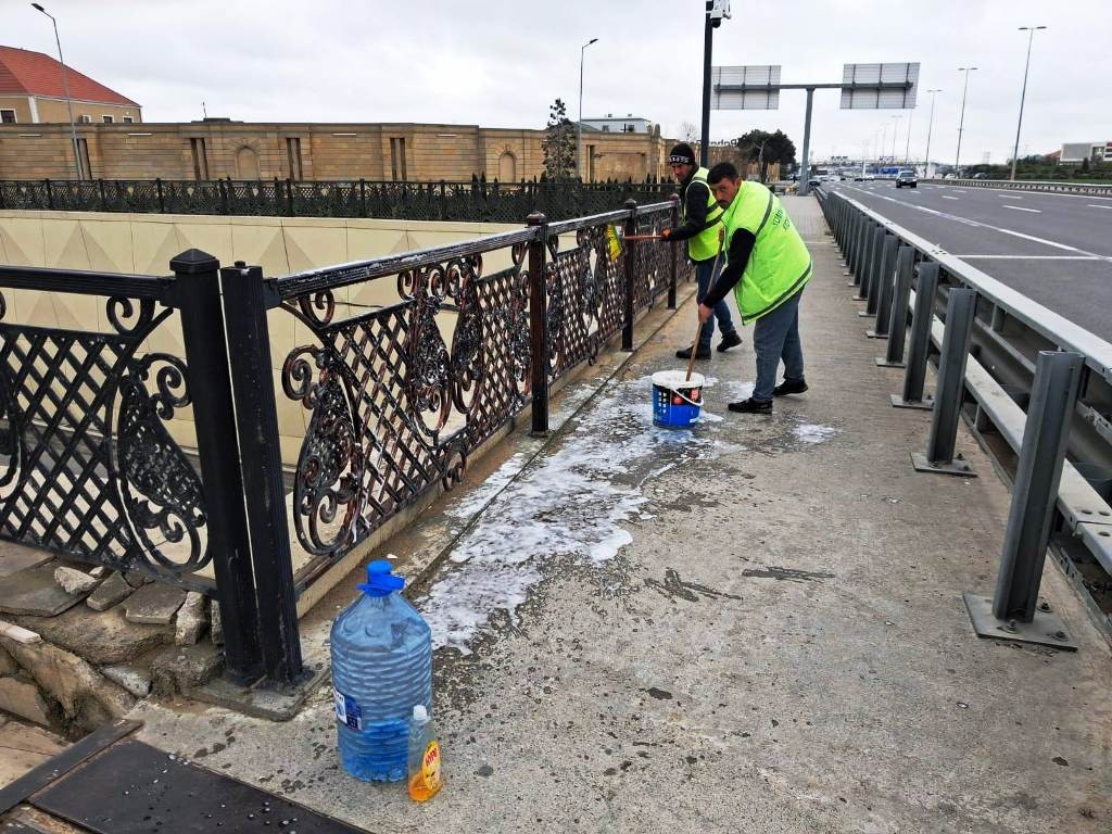 Bakı küçələri yuyuldu - FOTOLAR