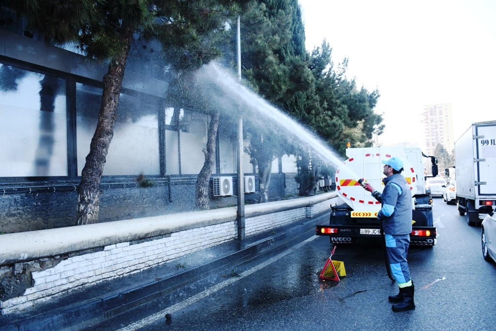 Bakı küçələri yuyuldu - FOTOLAR