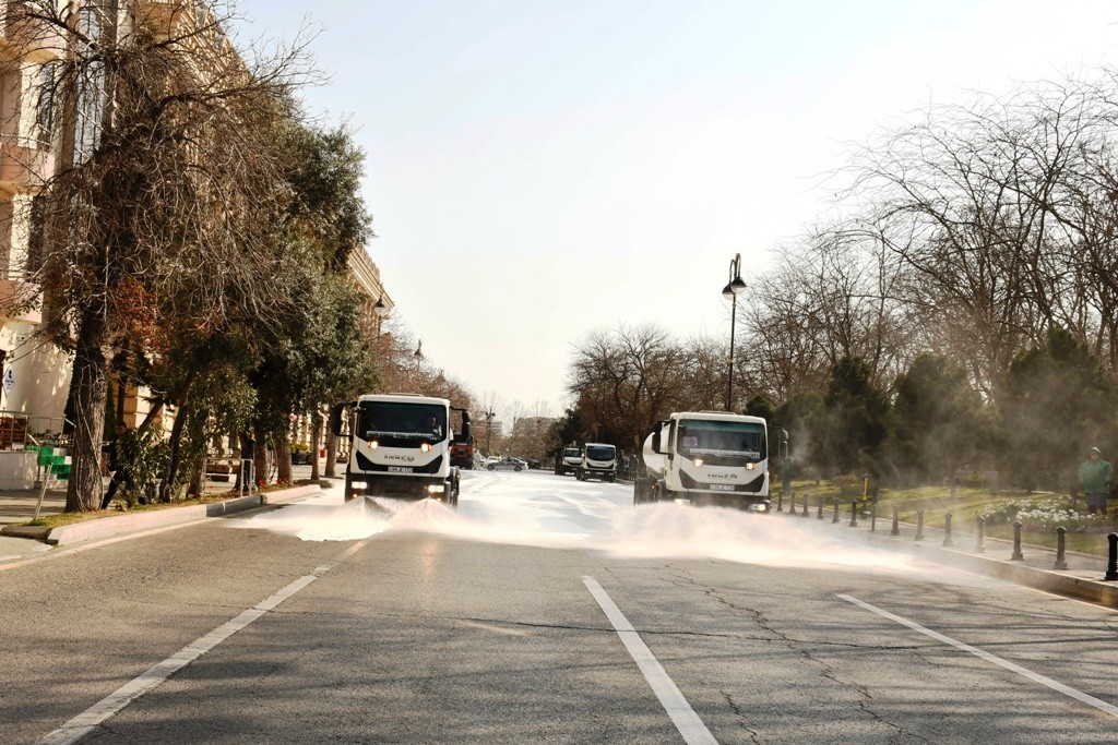 Bakı küçələri yuyuldu - FOTOLAR