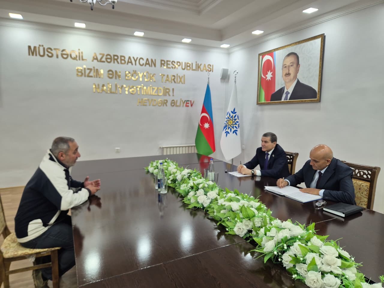 Bədəl Bədəlov seçiciləri ilə görüşdü - Bəzi məsələlər yerindəcə həll edildi (FOTOLAR)