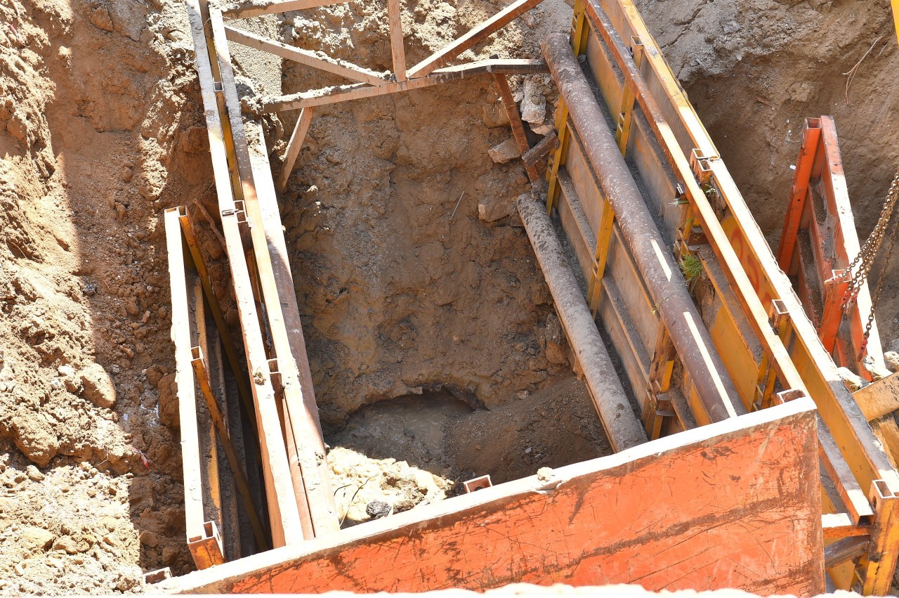 Keşlədə çökən kollektorun qəzalı hissəsi dəyişdirilir - FOTOLAR