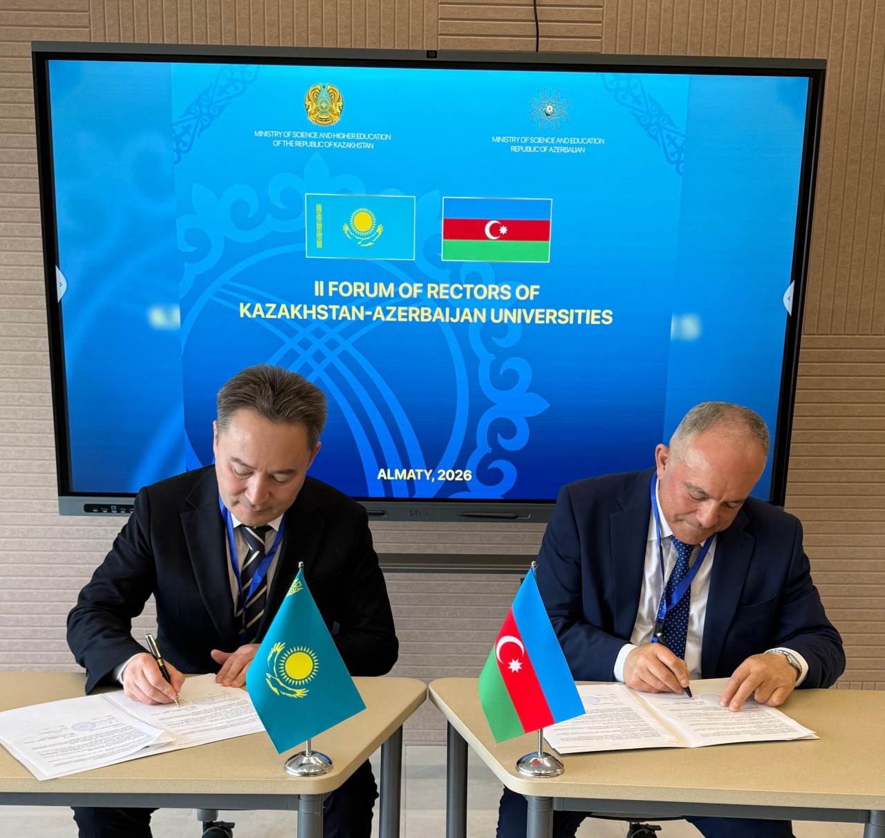 AzTU ilə Qazaxıstanın ali təhsil müəssisələri arasında memorandum imzalandı - FOTOLAR