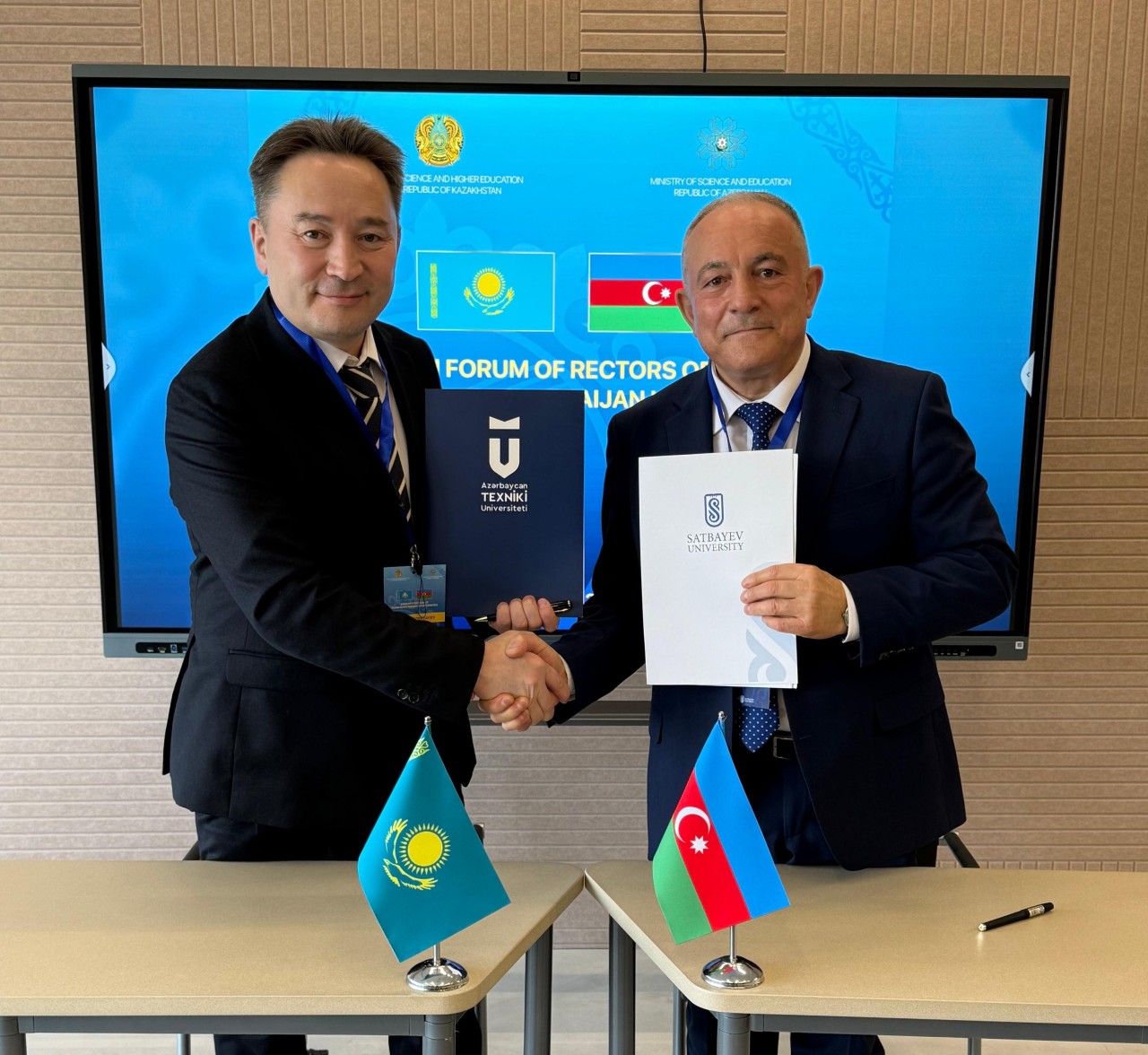 AzTU ilə Qazaxıstanın ali təhsil müəssisələri arasında memorandum imzalandı - FOTOLAR