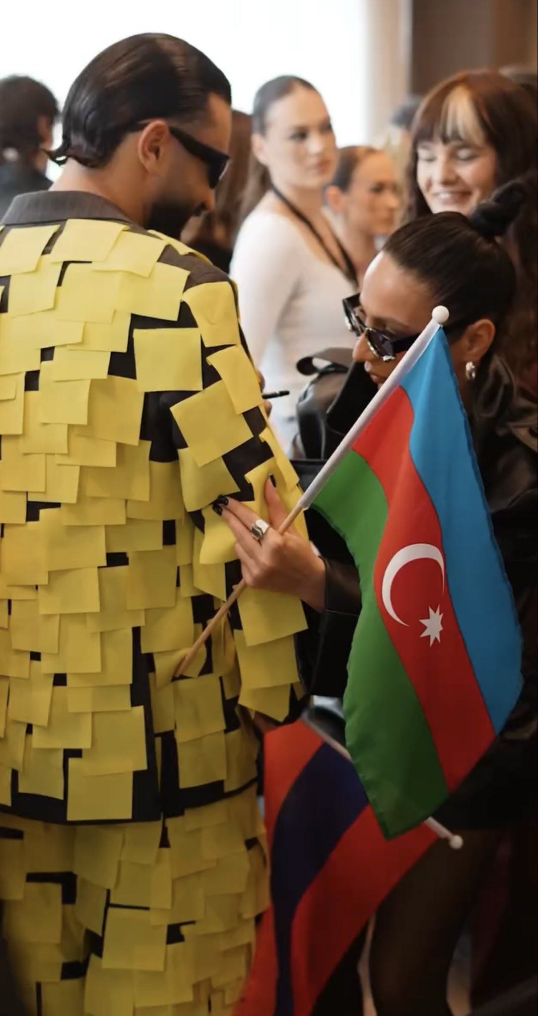 "Avroviziya" təmsilçimiz erməni iştirakçıya arzularını yazdı - FOTO