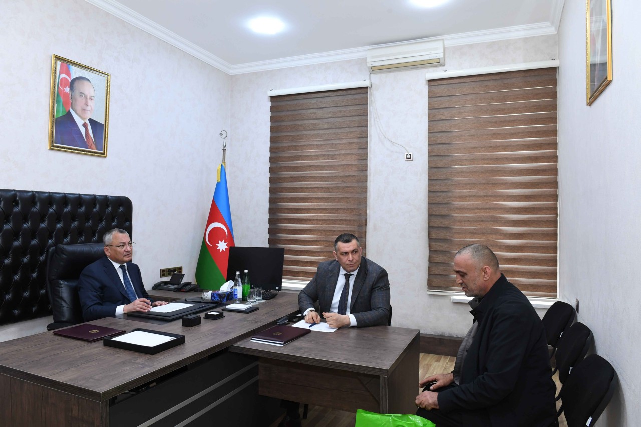 Rövşən Rzayev vətəndaşların müraciətlərini dinlədi - FOTOLAR