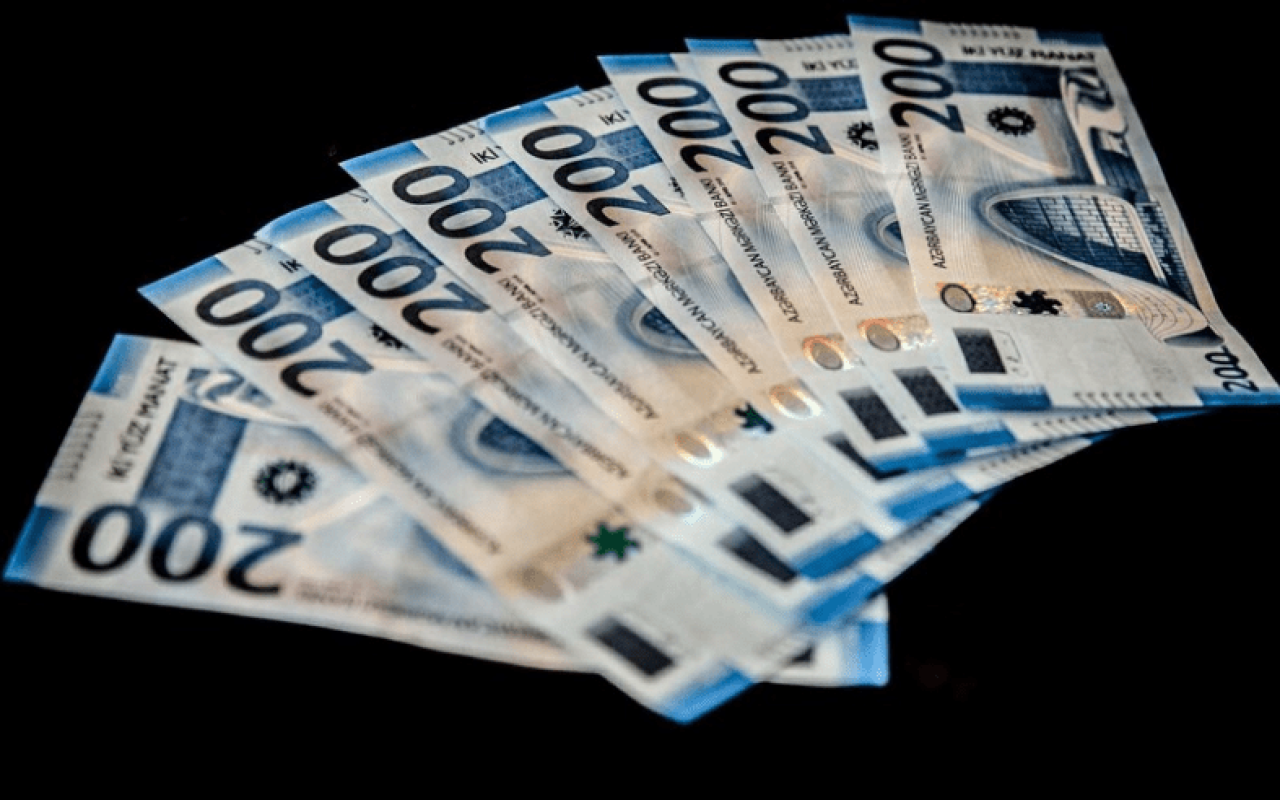 Azərbaycanda bu şəxslərin maaşıartırıldı