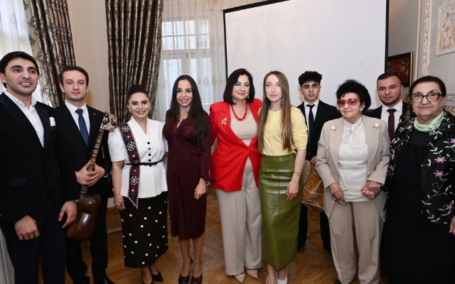 Leyla və Alena Əliyevalar kitab təqdimatında- FOTOLAR