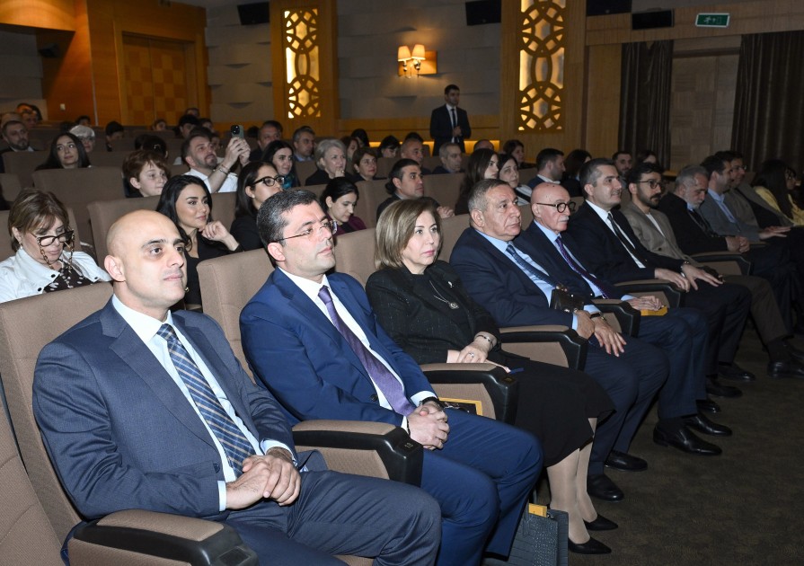 Leyla və Alena Əliyevalar film təqdimatında - FOTOLAR