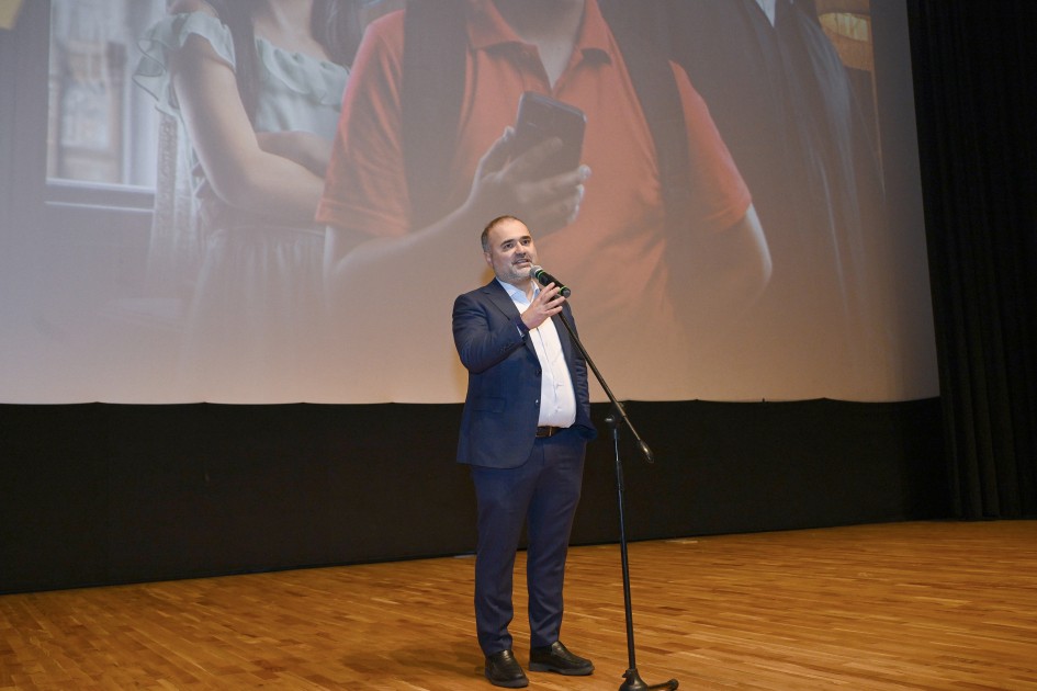 Leyla və Alena Əliyevalar film təqdimatında - FOTOLAR