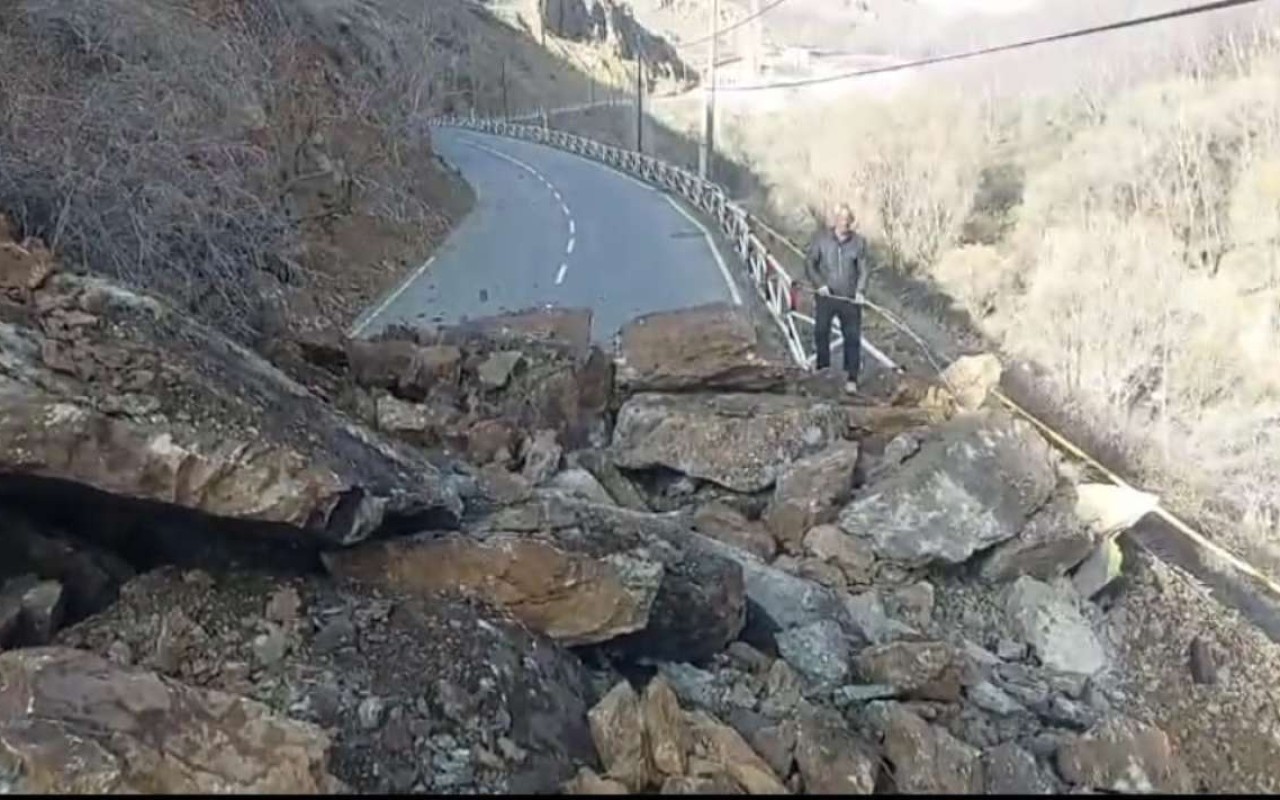 Naxçıvanda qaya uçqunu- VİDEO